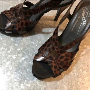 Donald Pliner Tortoise Print Slingback Sandal. 7N